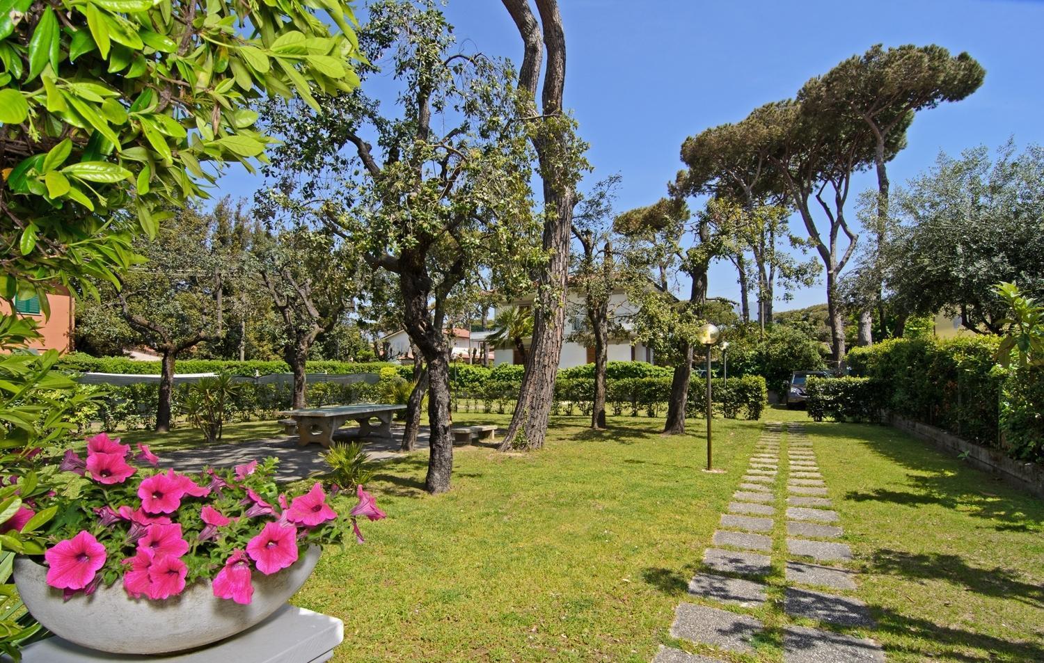 Hotel Nettuno Marina di Pietrasanta Exterior foto