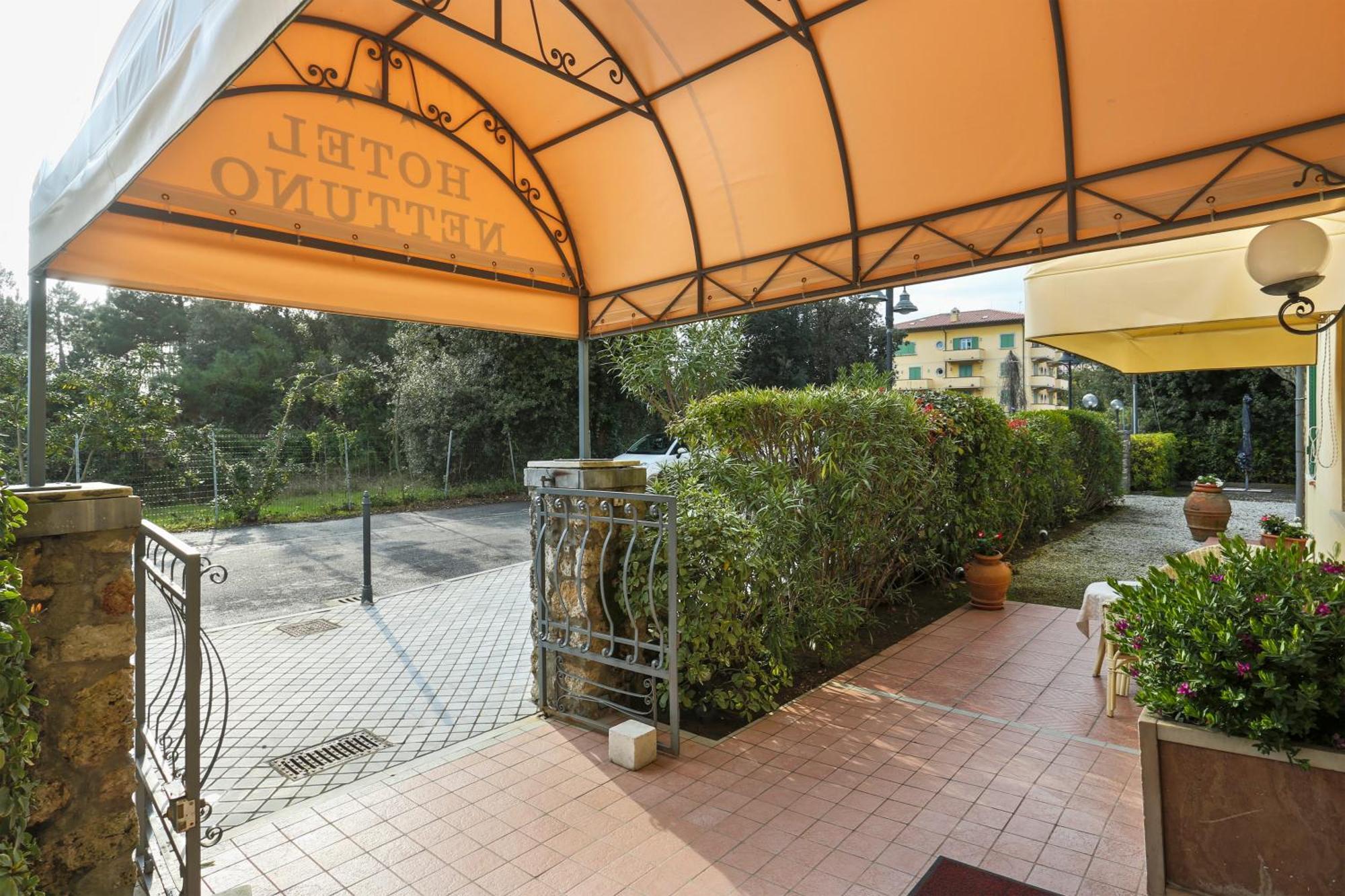 Hotel Nettuno Marina di Pietrasanta Exterior foto