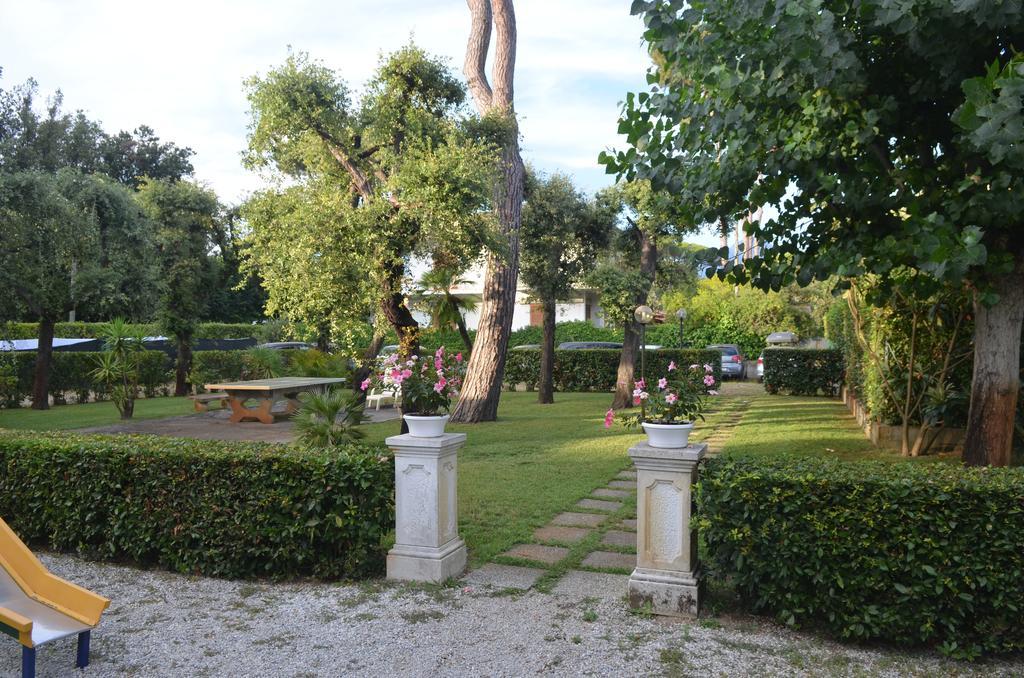 Hotel Nettuno Marina di Pietrasanta Exterior foto