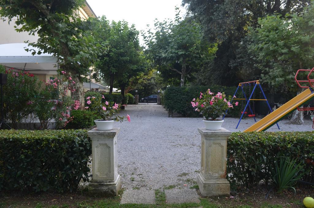 Hotel Nettuno Marina di Pietrasanta Exterior foto