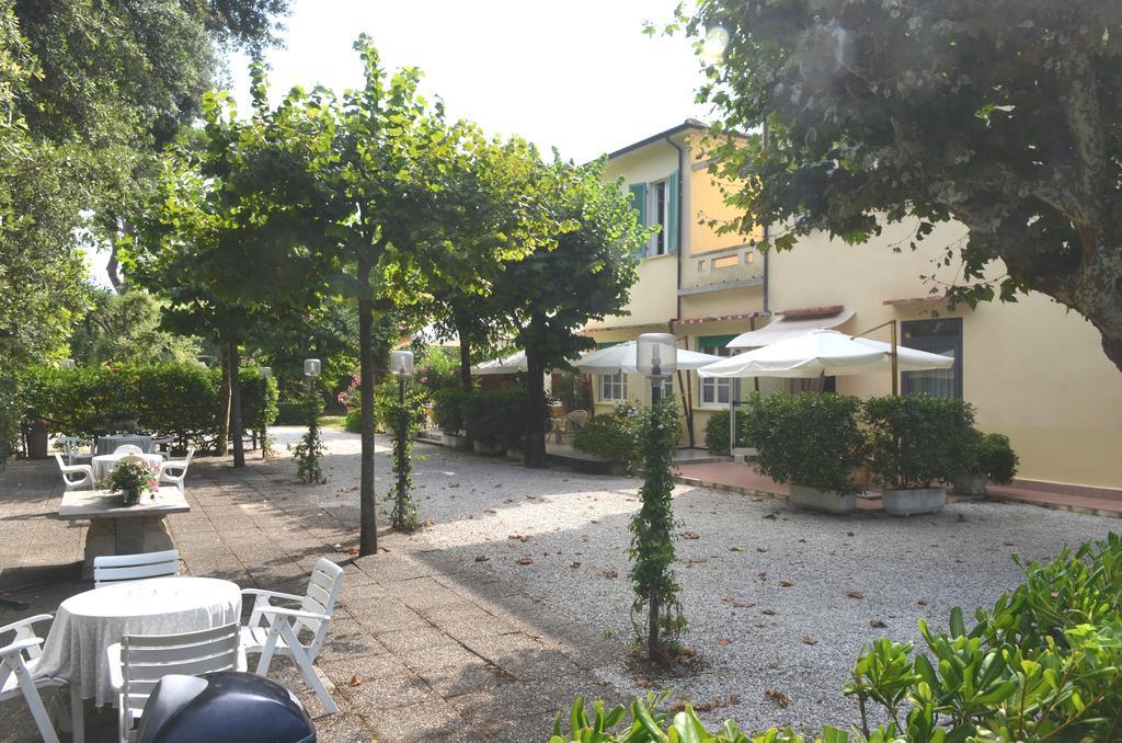 Hotel Nettuno Marina di Pietrasanta Exterior foto