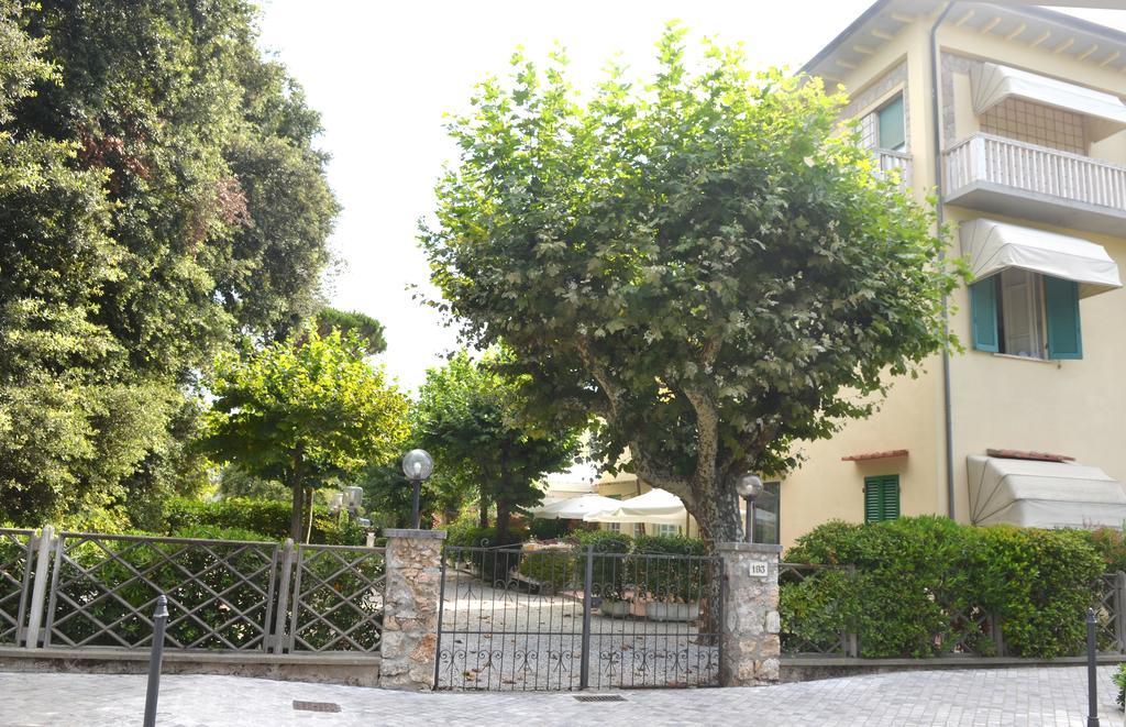 Hotel Nettuno Marina di Pietrasanta Exterior foto