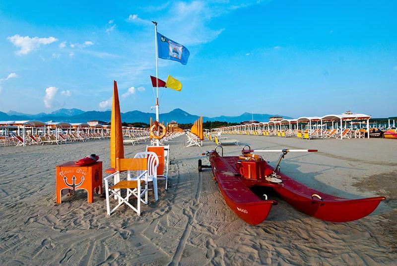 Hotel Nettuno Marina di Pietrasanta Exterior foto