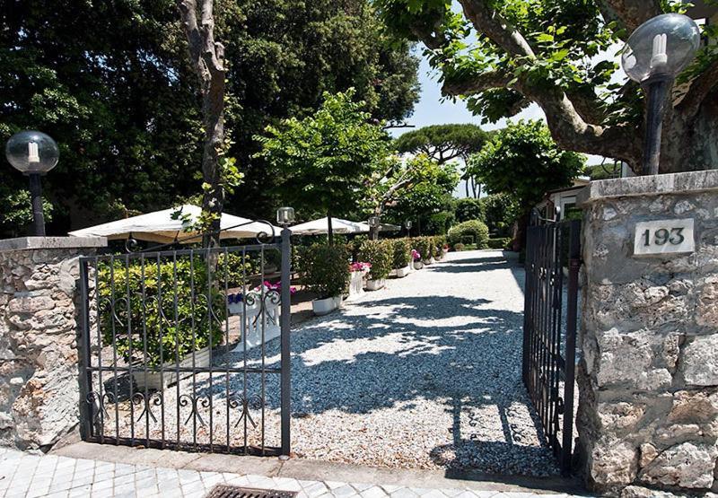 Hotel Nettuno Marina di Pietrasanta Exterior foto