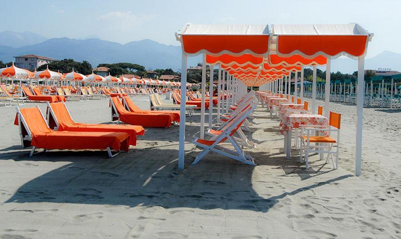 Hotel Nettuno Marina di Pietrasanta Exterior foto